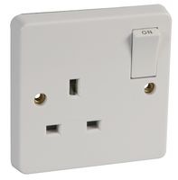 4304 - Single Pole Switched Socket with Twin Earth, 1 Gang, 13A, White