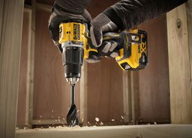 DCD799P1T-GB - 18V XR 1x 5Ah Li-Ion Cordless Brushless Combi Drill Kit