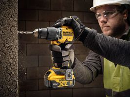 DCD799P1T-GB - 18V XR 1x 5Ah Li-Ion Cordless Brushless Combi Drill Kit